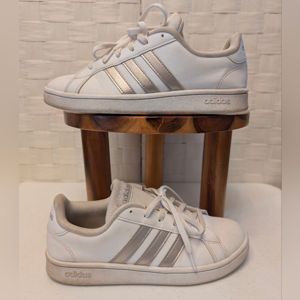 Adidas Grand Court White Metallic Platinum Silver Sneakers EE7874 Womens Size 7